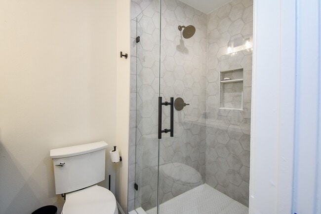 Building Photo - 5926 Brook Bend Dr
