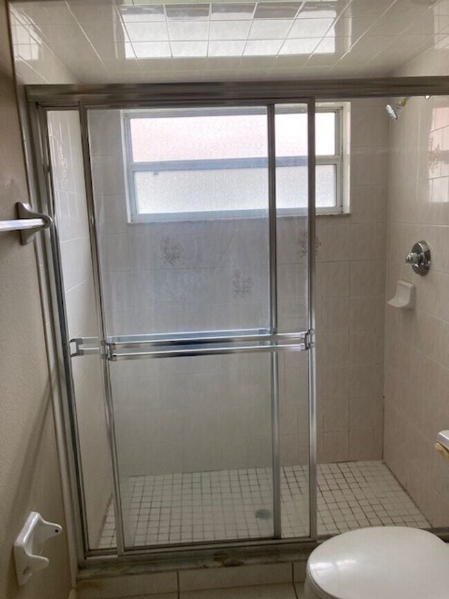 Building Photo - 6 Pony Ln