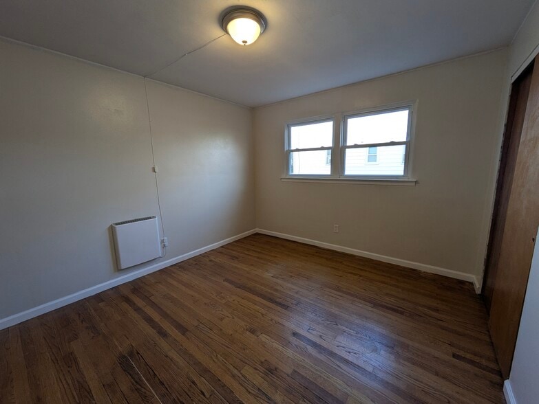 Building Photo - 617 June St