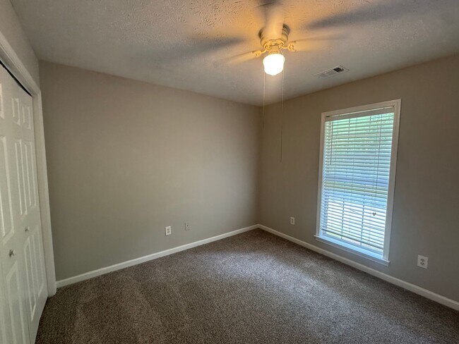 Building Photo - 7002 Oak Side Ct