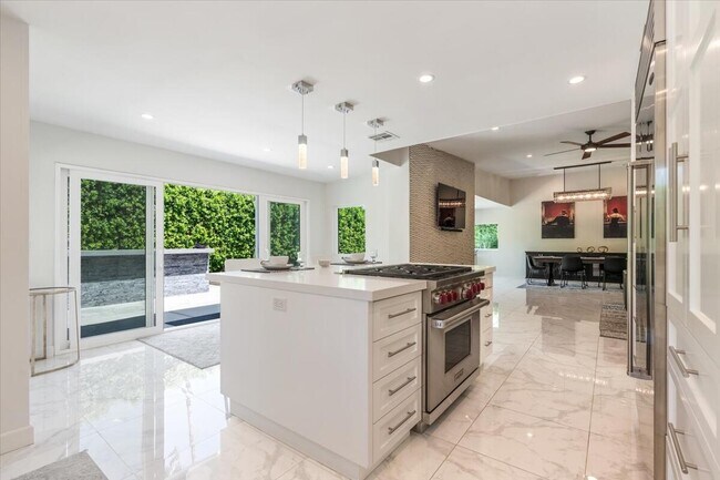 Building Photo - 76140 Fairway Dr