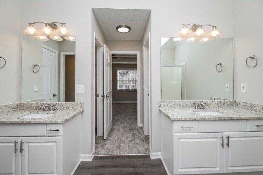 Building Photo - 1033 Saddle Brooke Dr