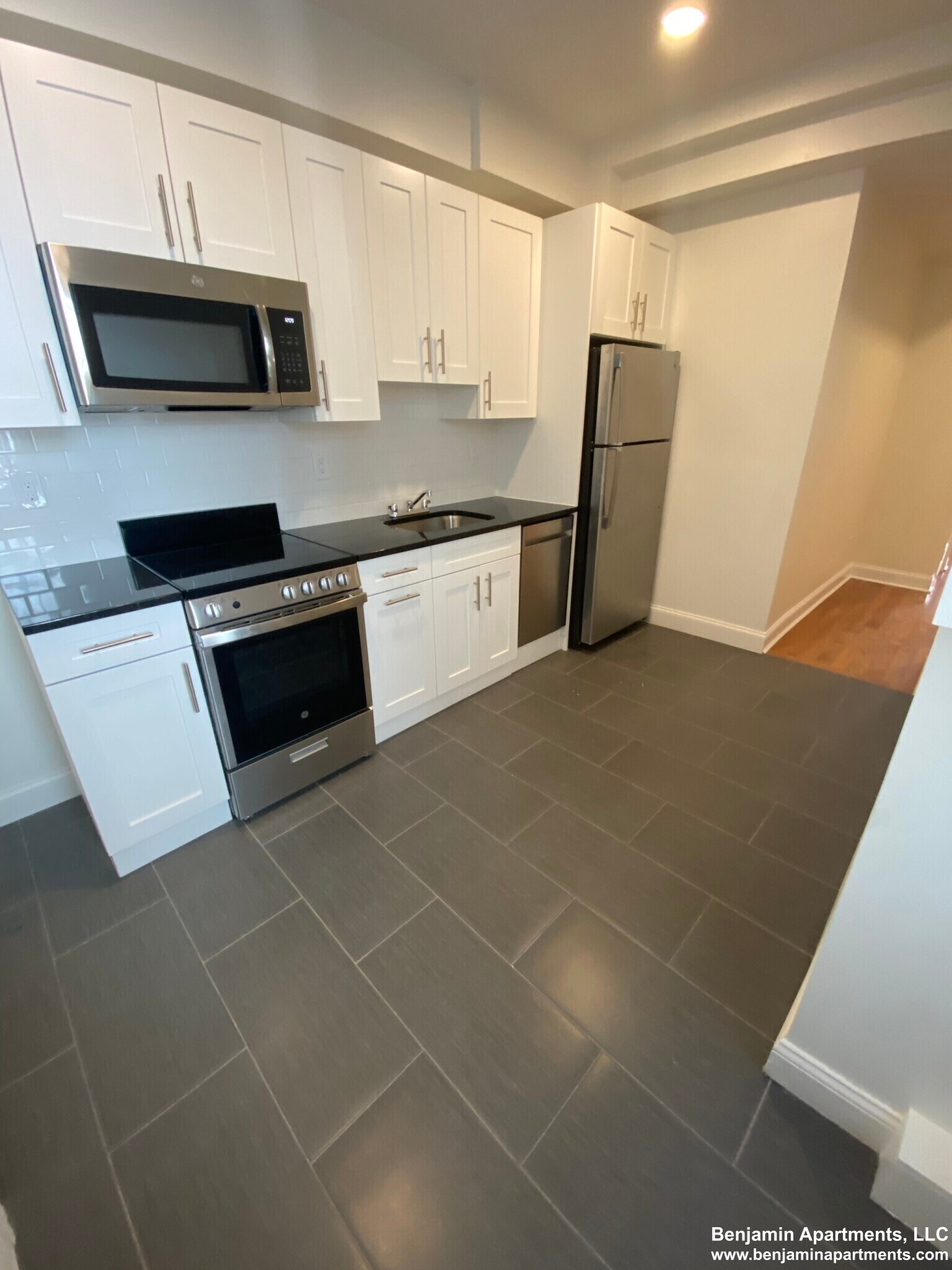 Building Photo - 123 Sutherland Rd