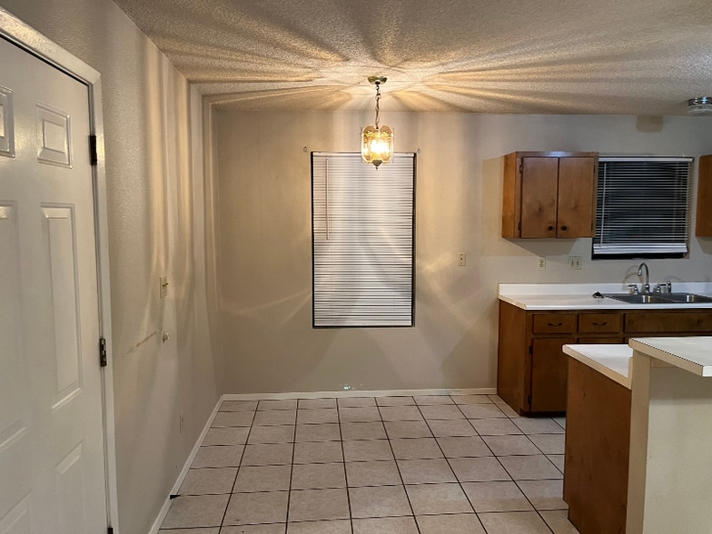 Building Photo - 1005 Commerce St