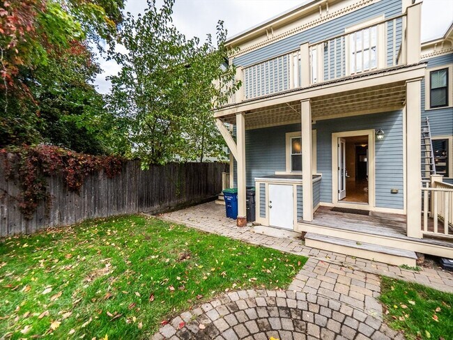 Building Photo - 24 Hall St