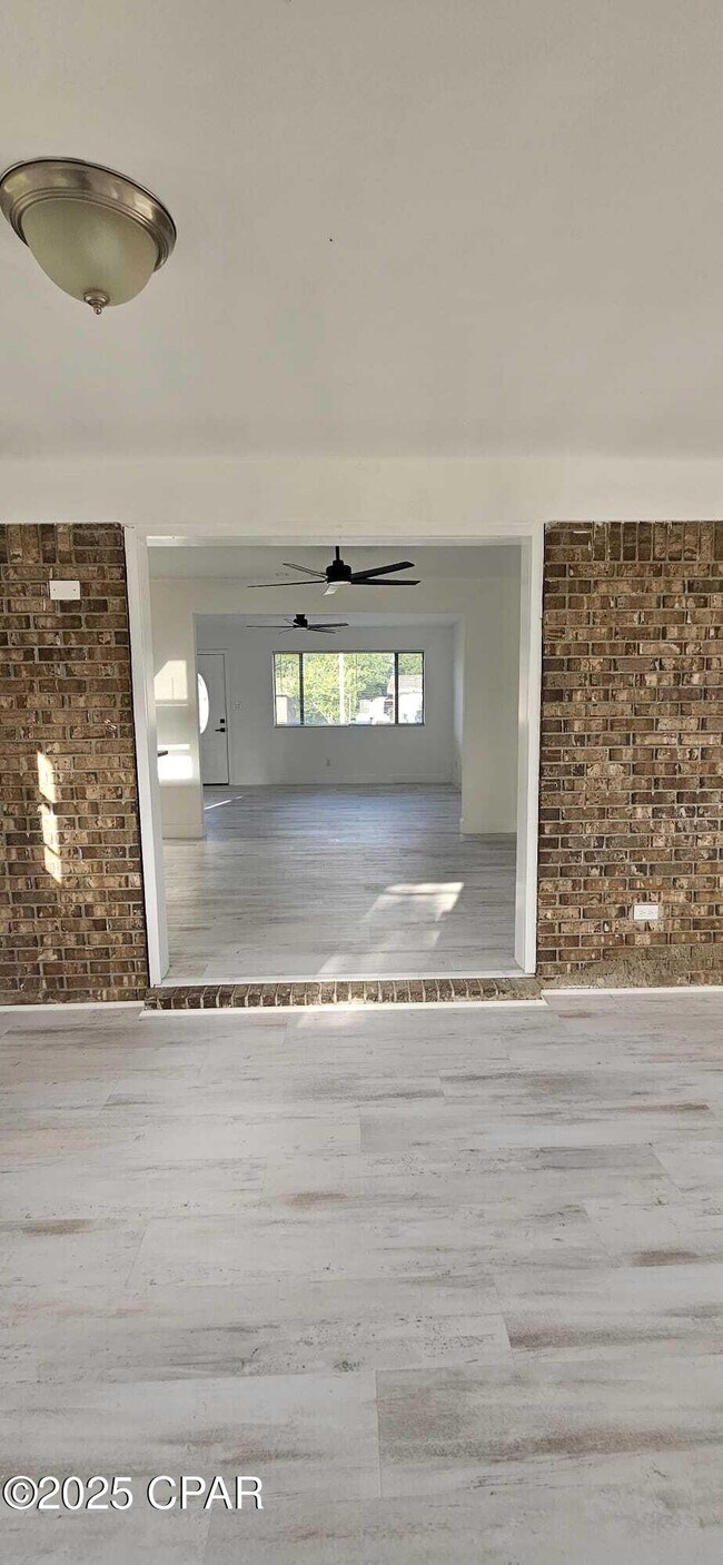 Building Photo - 137 Santee Dr