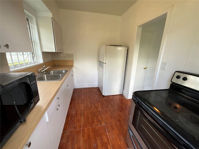 Building Photo - 661 NE 138th St