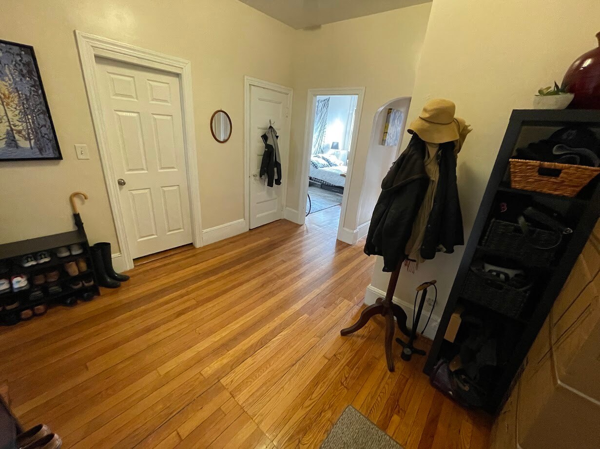 Building Photo - 1489 Beacon St