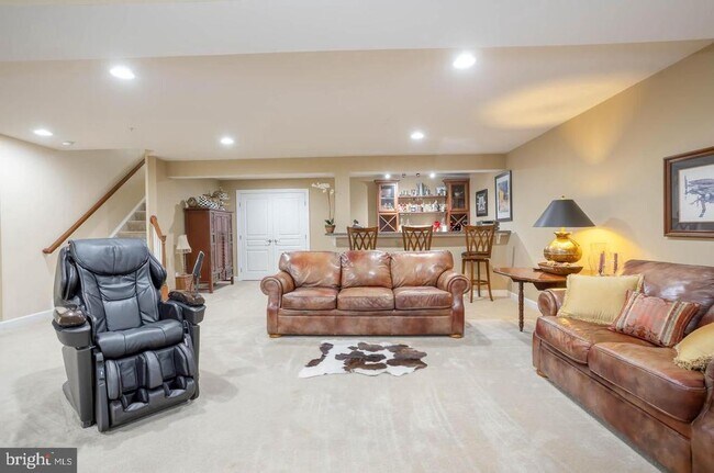 Building Photo - 714 Monarchos Dr