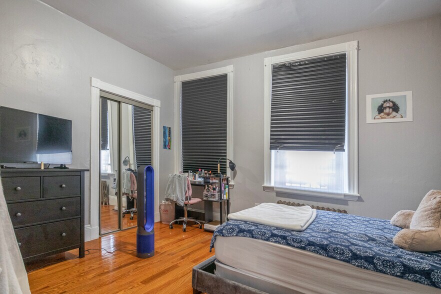 Building Photo - 872 Huntington Ave