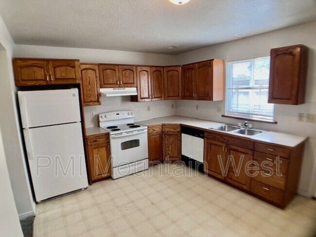 Building Photo - 1891 N Hill Field Rd