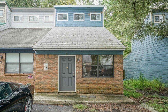 Building Photo - 2100 Continental Ave