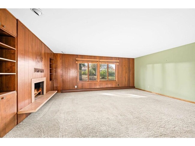 Building Photo - 309 SE 3rd Ave