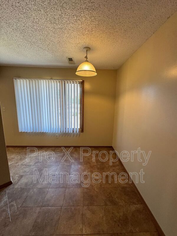 Building Photo - 510 E Elm St