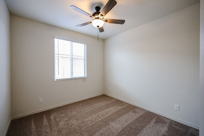 Building Photo - 4 Bedroom + Den in Foothills at Northpointe