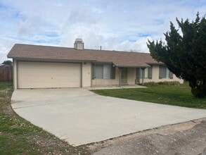 Building Photo - Golden Hills!