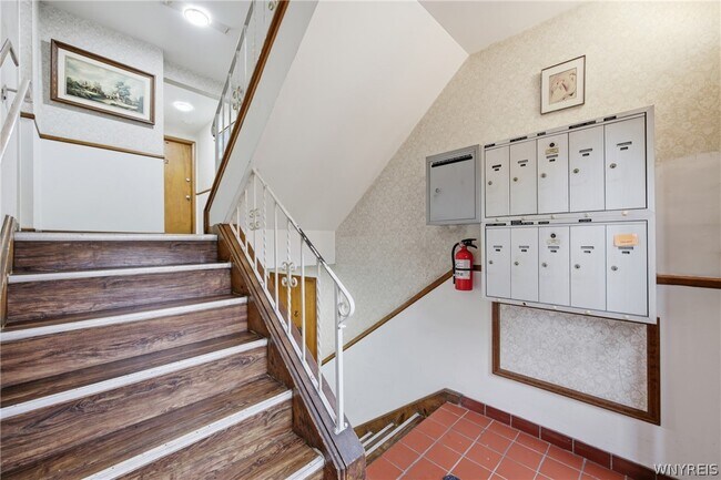 Building Photo - 2500 Sheridan Dr