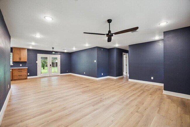 Building Photo - 1627 Crestdale Dr