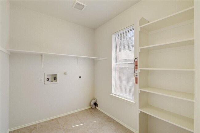 Building Photo - 205 Spring Branch Loop