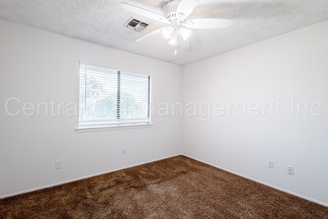 Building Photo - 3 Bedroom/2 Bath Home in the Southwest - $...