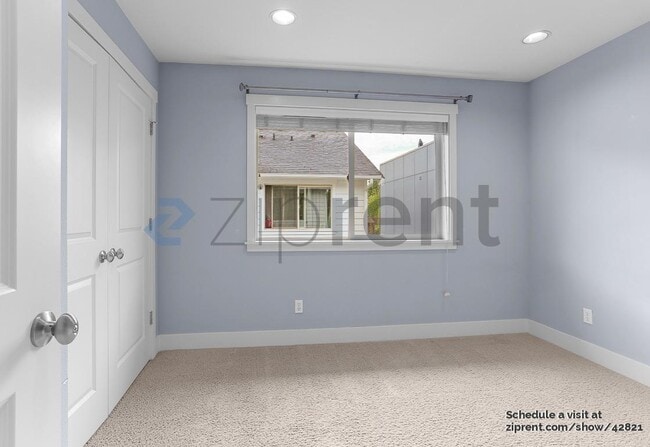 Building Photo - 4108 37th Ave S