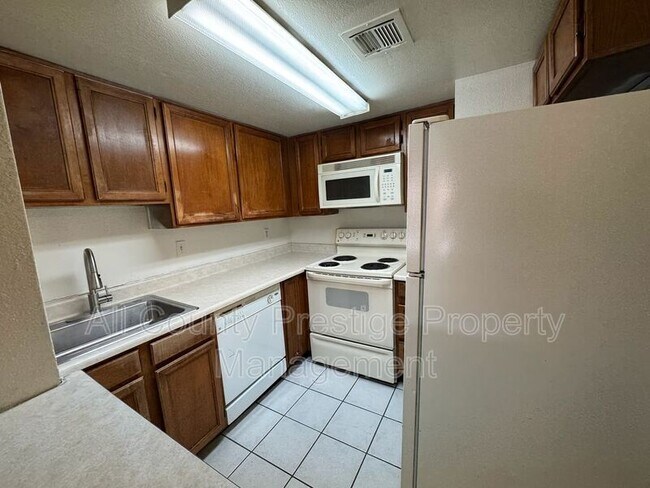 Building Photo - 1831 W Mulberry Dr