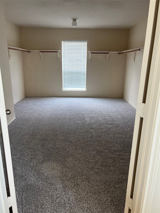 Building Photo - 13815 Fort Nelson Dr