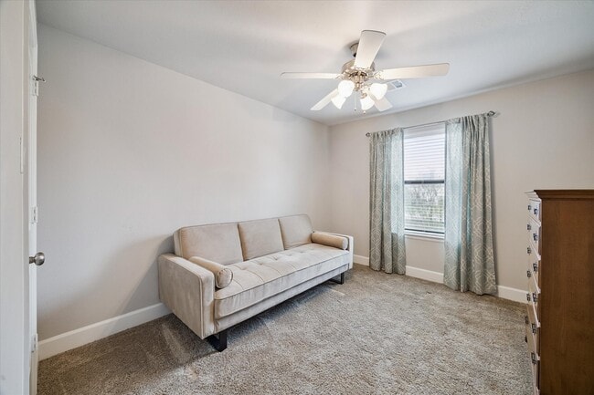 Building Photo - 1725 W 23rd St