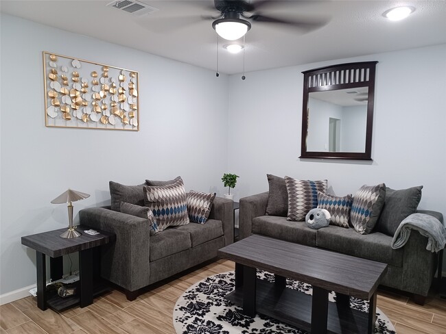 Building Photo - 5815 Schevers St