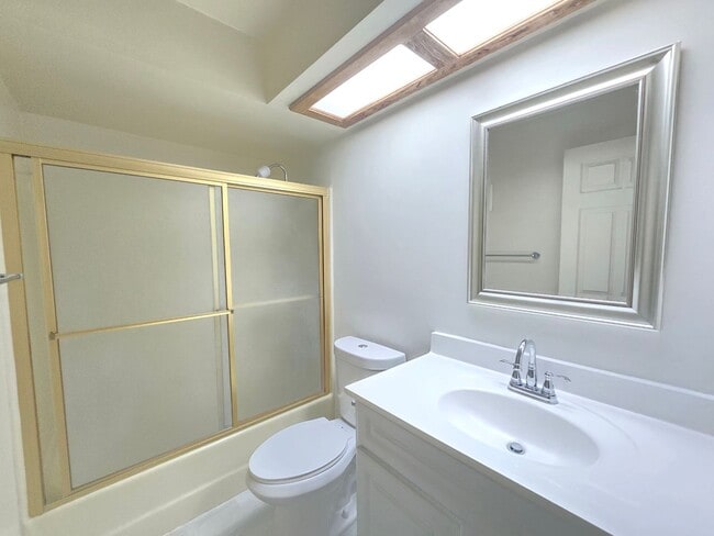Building Photo - 423 Tepatitlan Ct