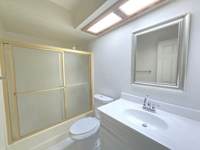 Building Photo - Condo for Rent in Montefino Townhomes – Premium Amenities & Prime Location!