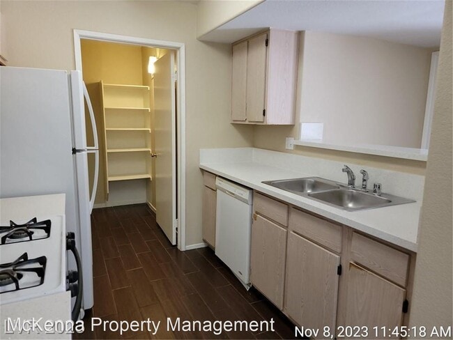 Building Photo - 2 br, 2 bath House - 7885 W Flamingo Rd #1102