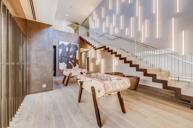 Building Photo - 480 NE 31st St