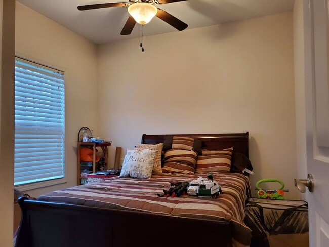 Building Photo - Tranquil Expanse : 4BR | 2.5 BA , House in Moncks Corner