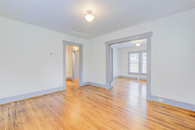 Building Photo - 1416 Featherstone St