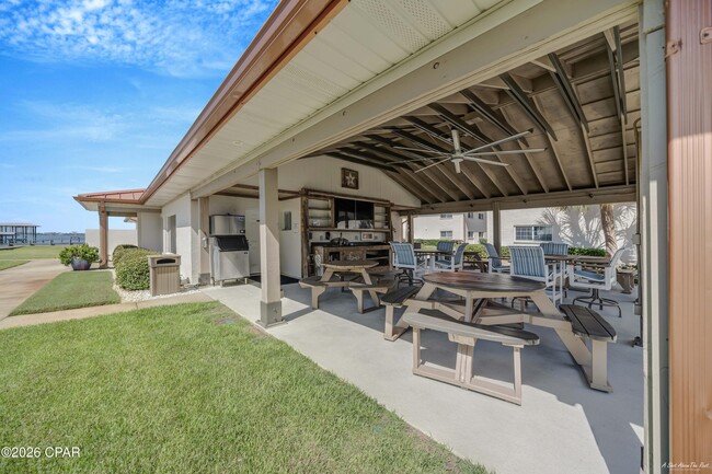 Building Photo - 2100 W Beach Dr