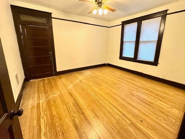 Building Photo - Historic Large Beautiful midtown home near Rhodes College available for Rent!