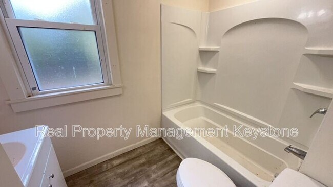 Building Photo - 1026 Mirror St