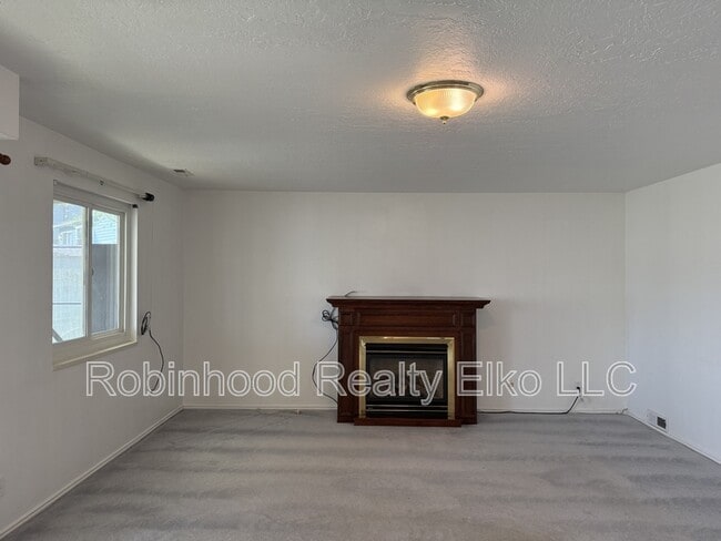 Building Photo - 2331 Virginia Way