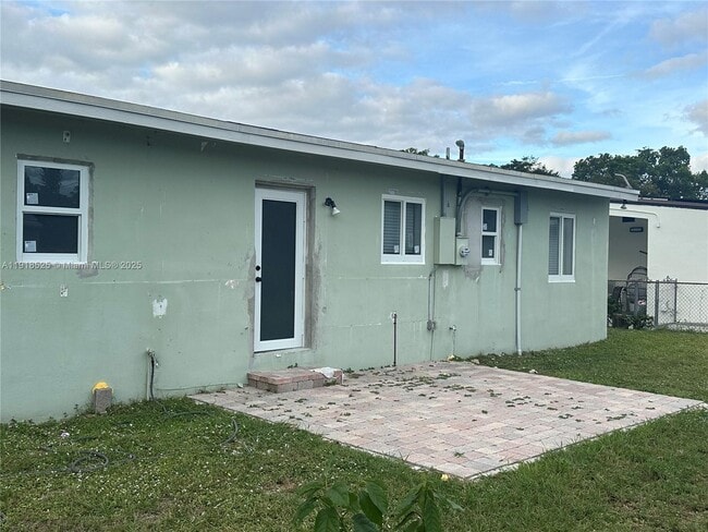 Building Photo - 1308 NW 13th Ct