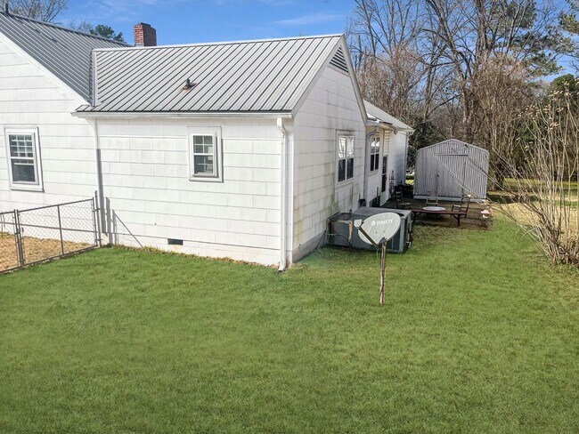 Building Photo - 19 Cedar Knoll