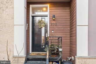 Building Photo - 2013 E York St