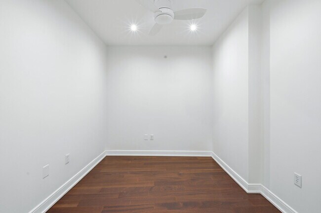 Building Photo - 1111 19th St N