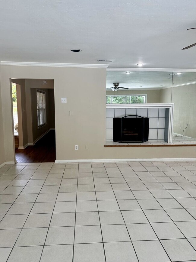 Building Photo - Upgraded 4BR/3.5BA Pool Home in Prestigiou...