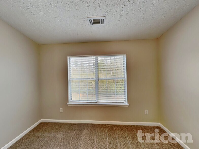 Building Photo - 213 Forrest Dr