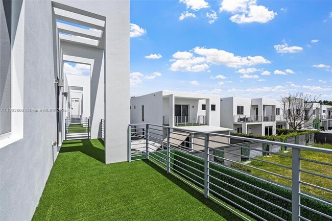 Building Photo - 10330 NW 68th St