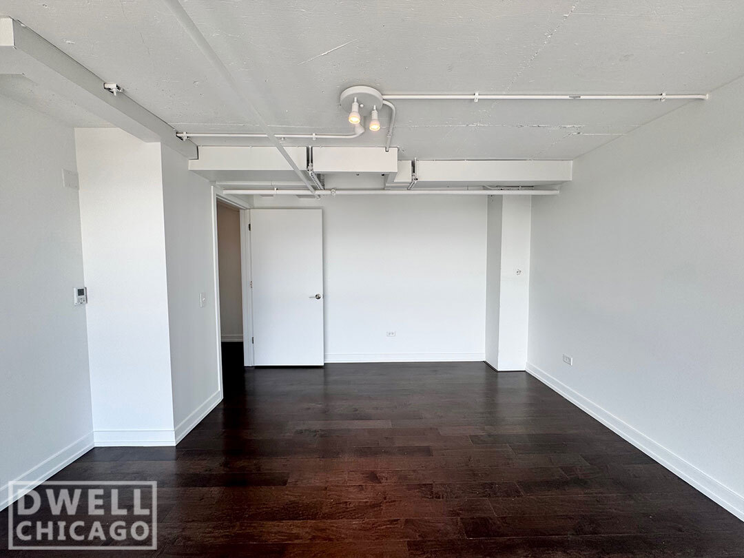 Building Photo - 1217 W Carmen Ave
