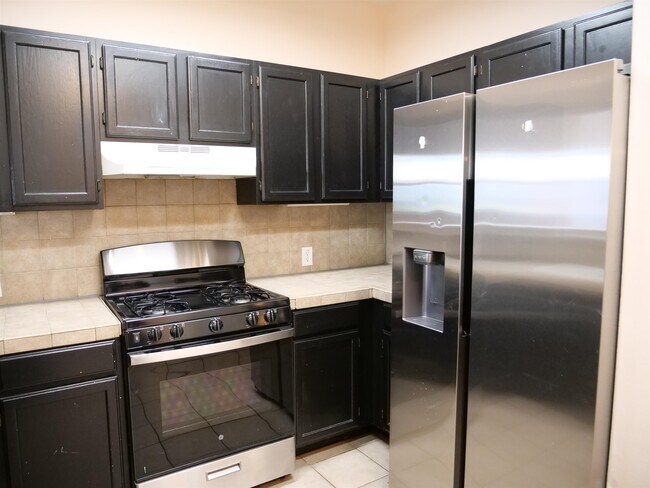 Building Photo - 2445 Monarch Dr