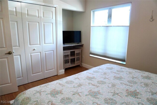 Building Photo - 5214 Chiquita Blvd S