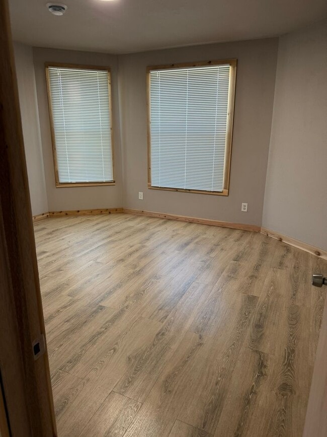Building Photo - 818 3rd Ave N